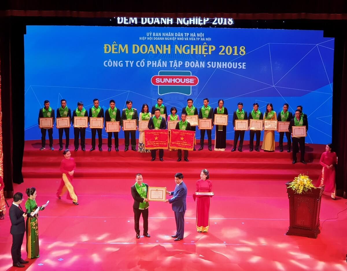 SUNHOUSE vinh dự được nhận nhiều bằng khen cao quý của UBND TP Hà Nội trong “Đêm doanh nghiệp 2018” 001