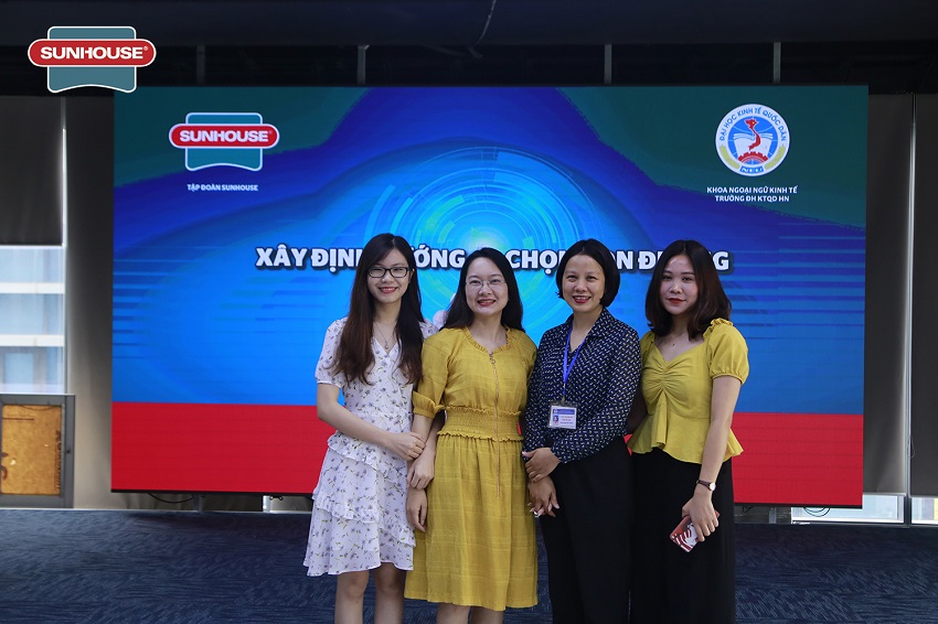 TỌA ĐÀM CHIA SẺ ĐỊNH HƯỚNG NGHỀ NGHIỆP: XÂY ĐỊNH HƯỚNG, CHỌN CON ĐƯỜNG 014