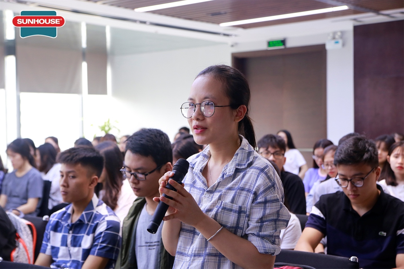 TỌA ĐÀM CHIA SẺ ĐỊNH HƯỚNG NGHỀ NGHIỆP: XÂY ĐỊNH HƯỚNG, CHỌN CON ĐƯỜNG 005