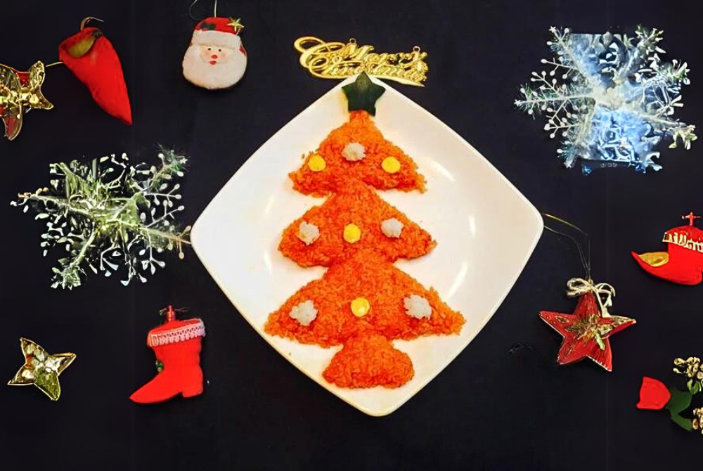 Cách trang trí xôi gấc hình cây thông Noel tạo không khí giáng sinh ấm cúng