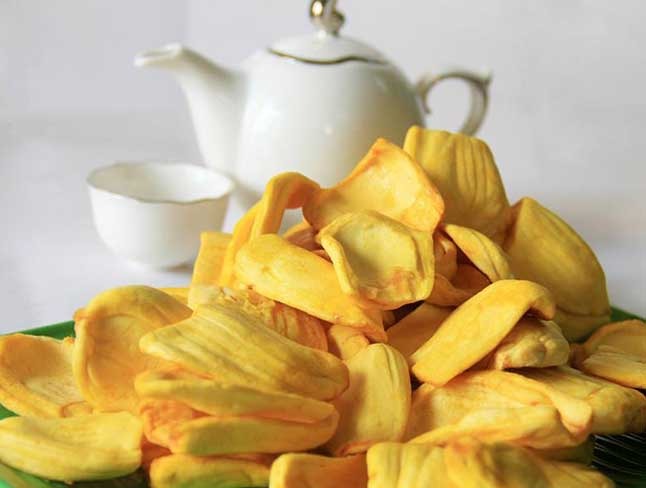 Mít sấy có màu vàng đẹp mắt, giòn rụm thơm ngon