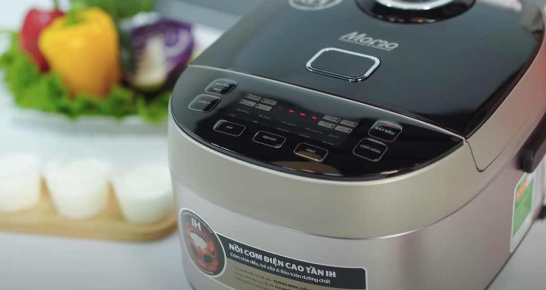 Trên màn hình đèn LED xuất hiện E1, E2, E3,... nhấp nháy liên tục và dừng nấu cơm là thông báo nồi cơm điện tử gặp trục trặc