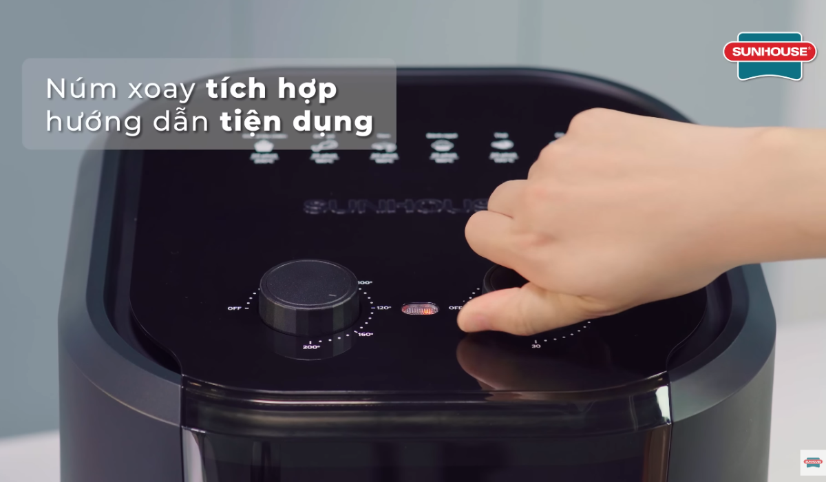 Làm nóng nồi chiên không dầu trong 5 phút ở nhiệt độ 180 độ C