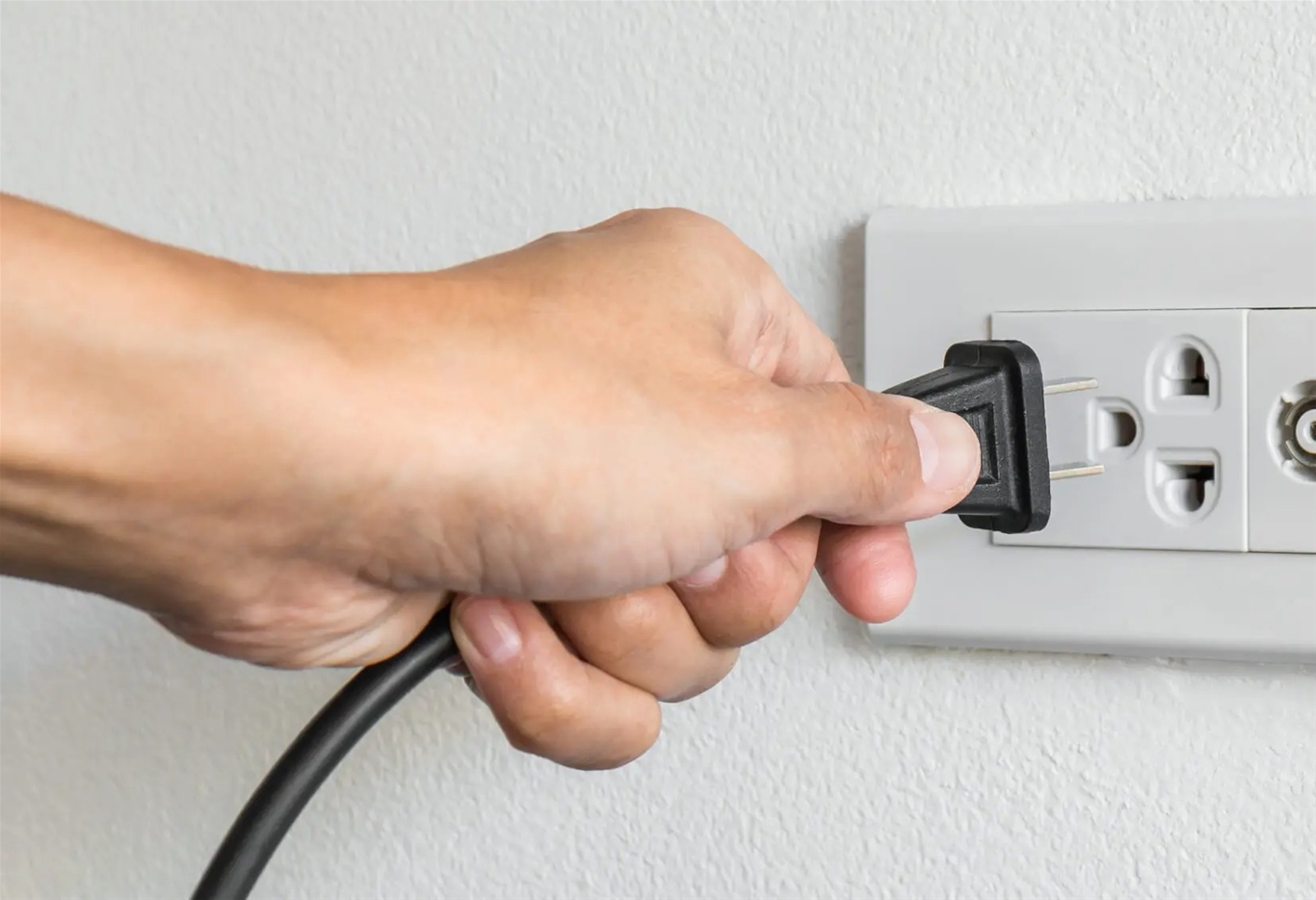 Bạn cần rút điện nồi cơm và kết nối lại để chắc chắn cảm ứng nhiệt không sai