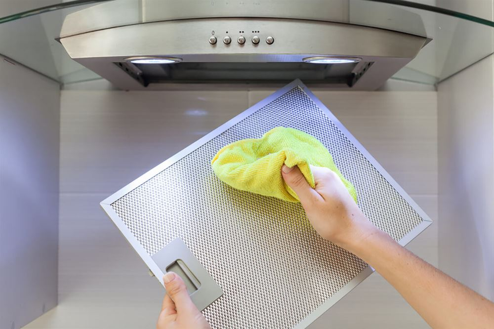 Dùng lò vi sóng tẩy sạch dầu mỡ