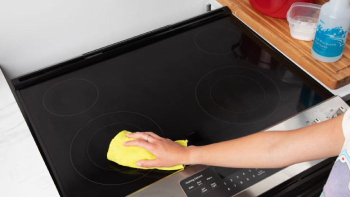 Lau khô bề mặt bếp điện