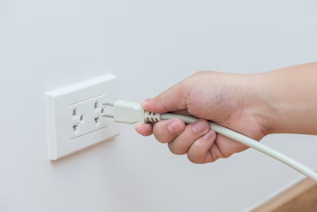 Rút phích cắm máy hút mùi