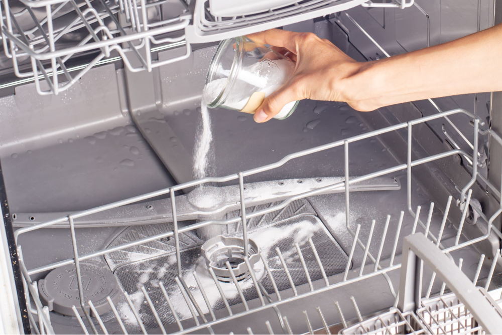 Vệ sinh máy rửa bát định kỳ