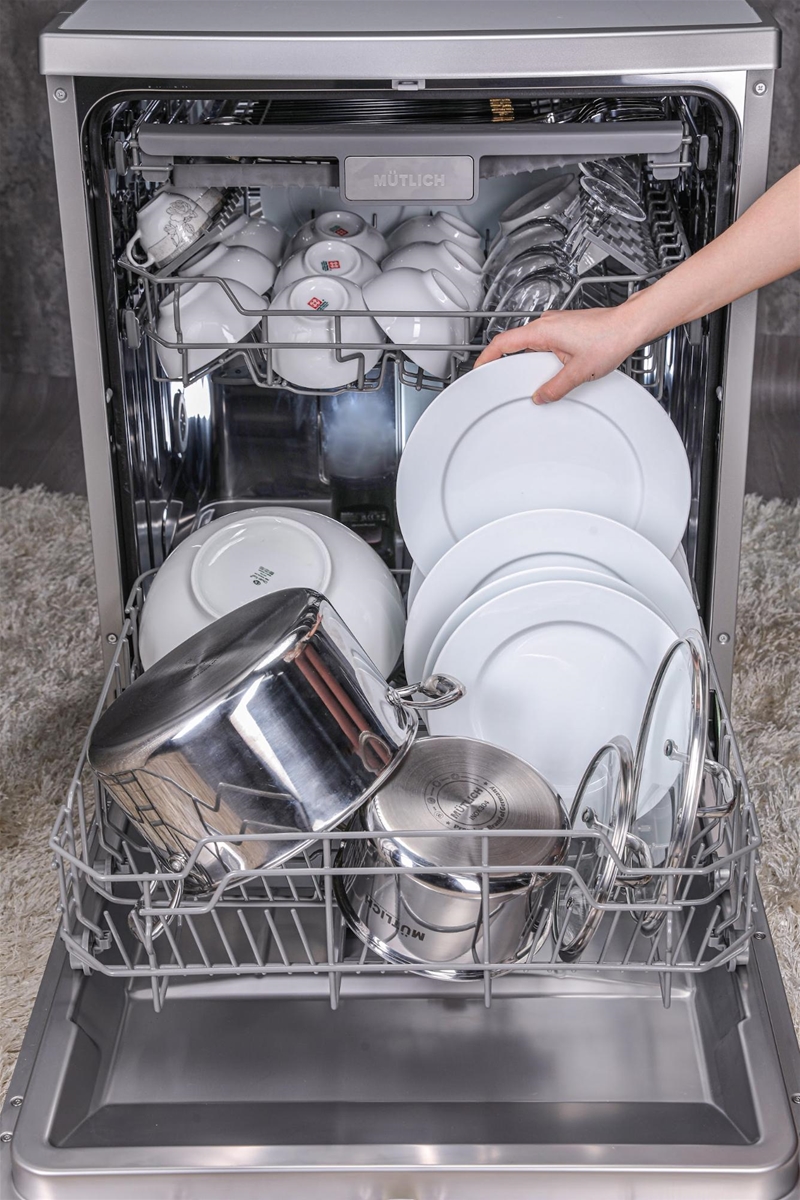 Xếp bát đĩa theo hướng nằm nghiêng