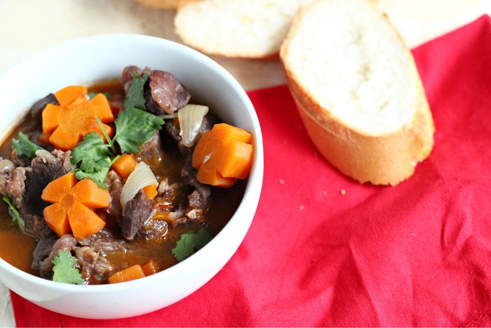 Bạn có thể ăn sốt vang kèm bánh mì
