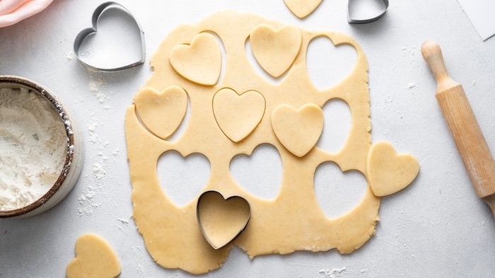 Bạn có thể tạo ra hình dạng bánh quy đẹp mắt bằng các loại khuôn đa dạng mẫu mã được bày bán trên thị trường (Nguồn: Internet).