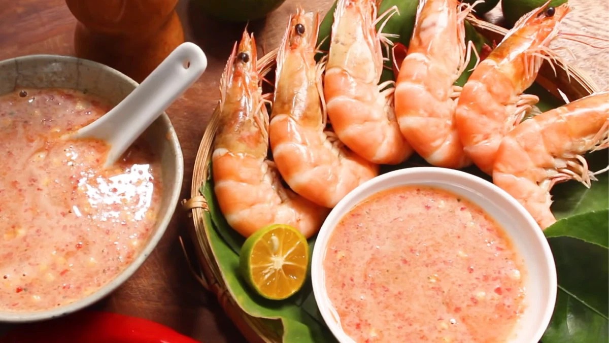 Nước chấm muối ớt phù hợp với mọi món ăn hải sản
