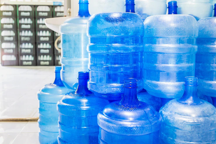 Nước uống bình có khả năng cung cấp nước rất hạn chế dễ làm ảnh hưởng đến nhu cầu sử dụng hằng ngày của gia đình