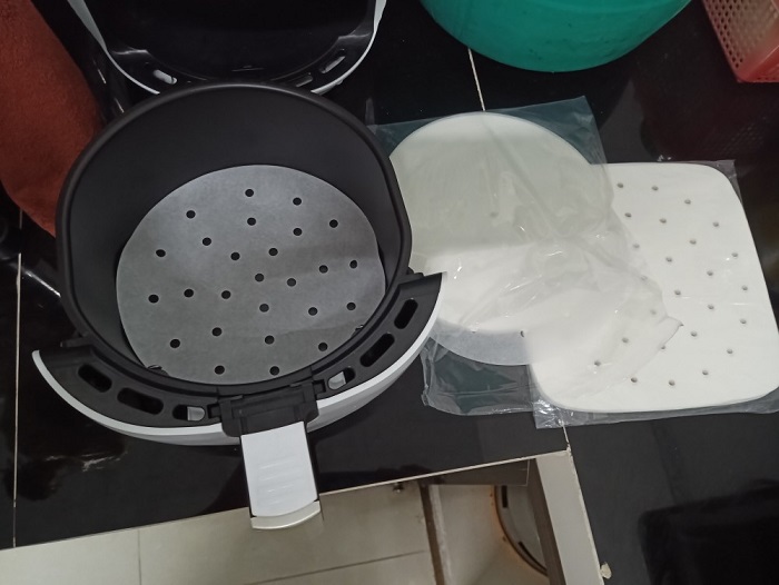 Có nên dùng giấy nên cho nồi chiên không dầu. Lợi ích của nó mang lại là gì?