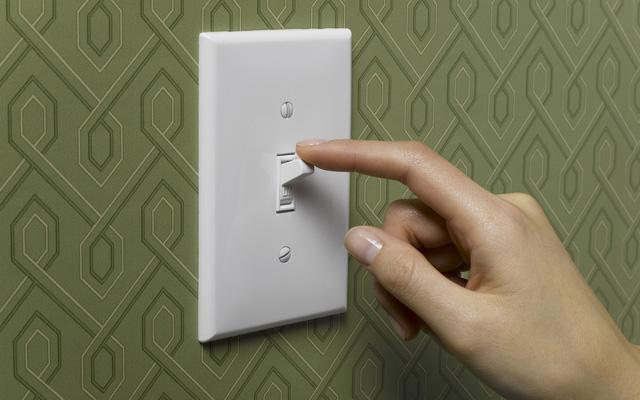 Nguy hiểm khôn lường nếu bật bình nóng lạnh khi tắm 3