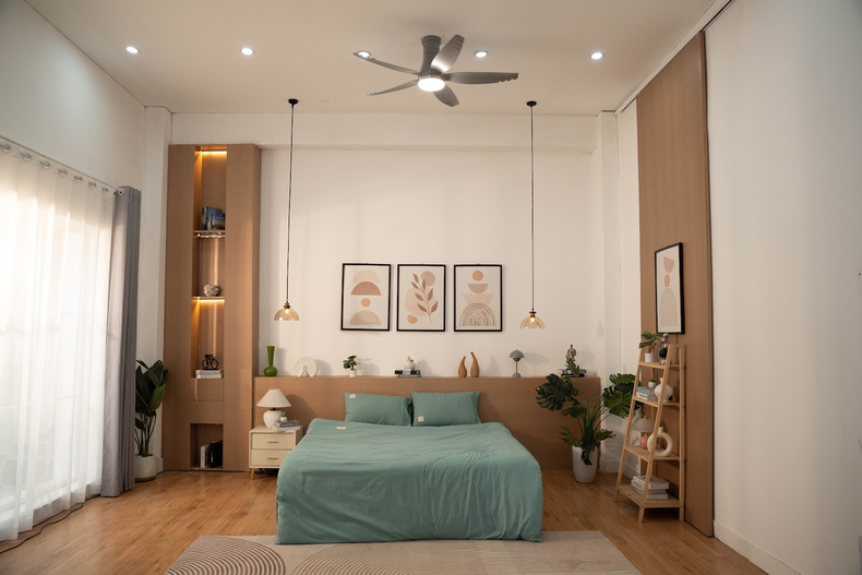 Hệ thống đèn LED tích hợp trên quạt có khả năng điều chỉnh ánh sáng 3 chế độ màu