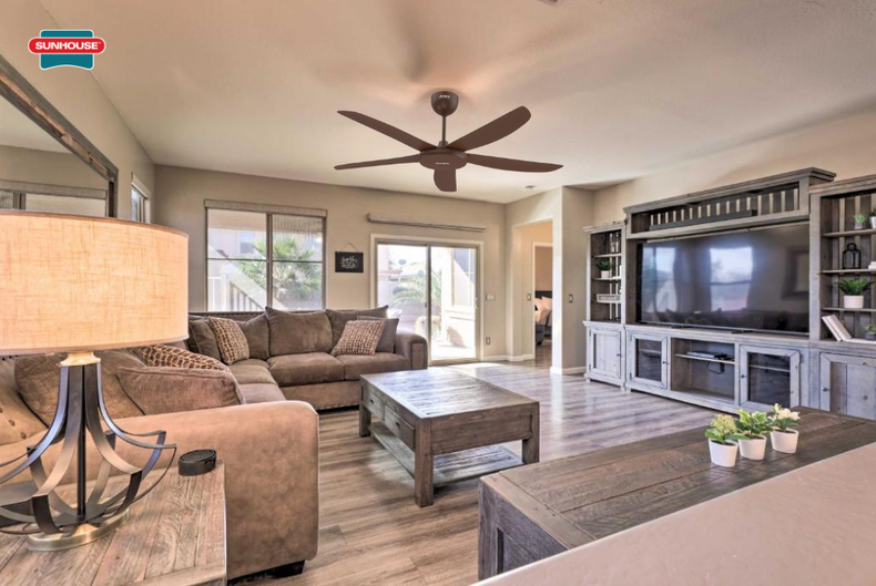 Quạt trần SUNHOUSE APEX APF7665B nổi bật với thiết kế 5 cánh màu nâu siêu nhẹ