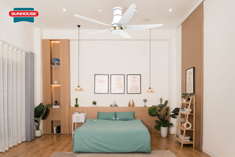 Quạt trần SUNHOUSE APF7680W lắp đặt trong phòng ngủ