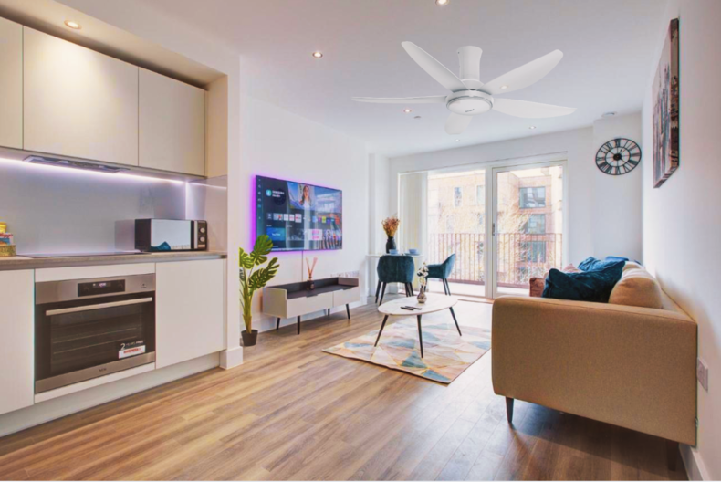 Quạt trần SUNHOUSE APEX APF7676W có khả năng tản gió đều khắp căn phòng