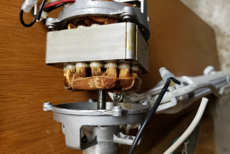 Quạt trần động cơ AC không quay có thể do hỏng cuộn dây đề.