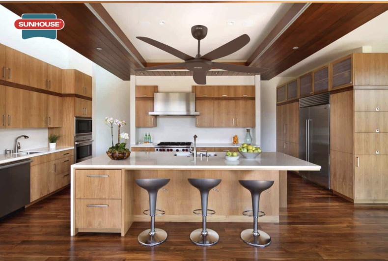 Quạt trần SUNHOUSE APEX APF7665B giúp tối ưu hóa khoảng cách an toàn cho khu vực bếp