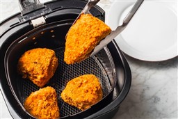 Cách làm gà rán bằng nồi chiên không dầu giòn rụm, ăn là mê