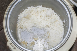 10+ cách xử lý nồi cơm điện nấu bị dính giúp cơm chín nguyên hạt