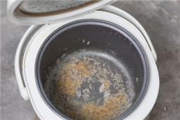 Cách xử lý nồi cơm điện nấu cơm bị cháy trên 2 loại nồi phổ biến